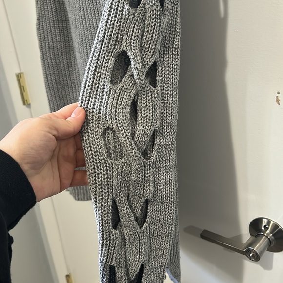 Grey sweater with open braided cutouts on sleeves - Picture 2 of 5